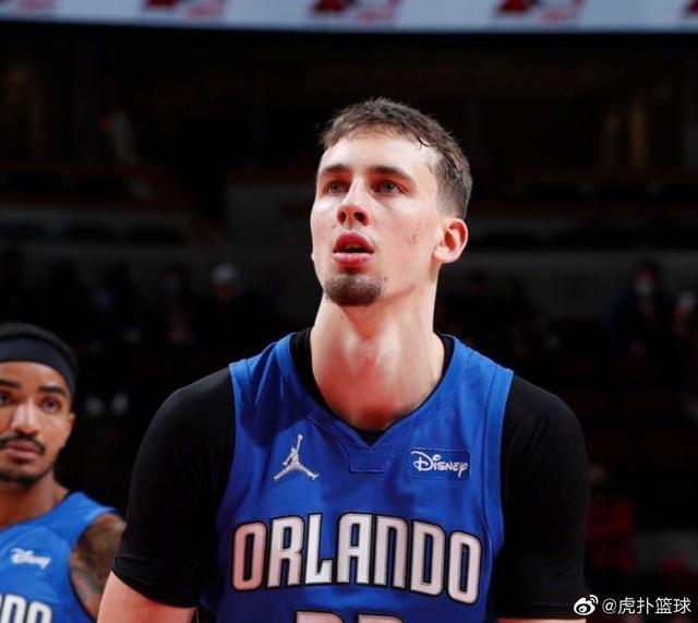 他在短短一 他在短短一